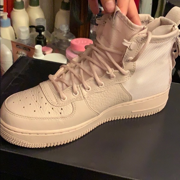 Nike - Picture 2 of 3